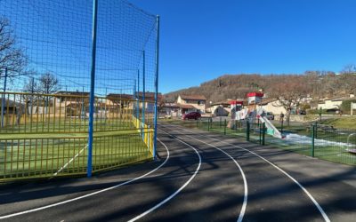 terrain multisports et aire de jeux à Saint Simon